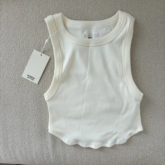 MONDAY ACTIVE IVORY SHORTS AND TOP SIZE M - Picture 8 of 8